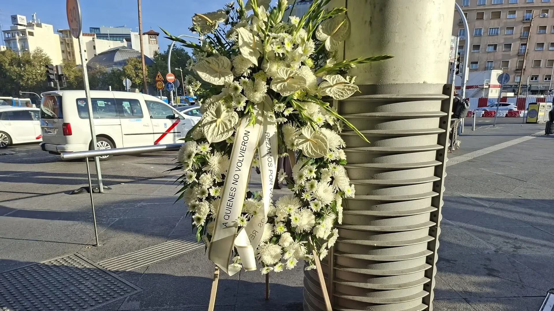Un altar improvisado en Atocha homenajea a los fallecidos en Urda