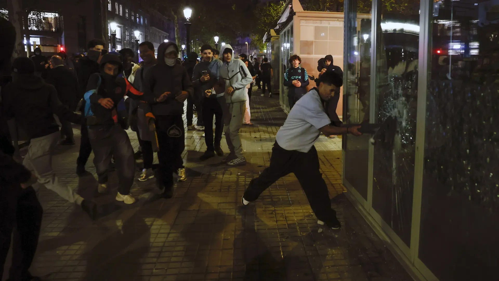 Detenido el creador de los canales 'Blocus Vlc' en los que animaba a saquear comercios de Valencia y provocar incendios