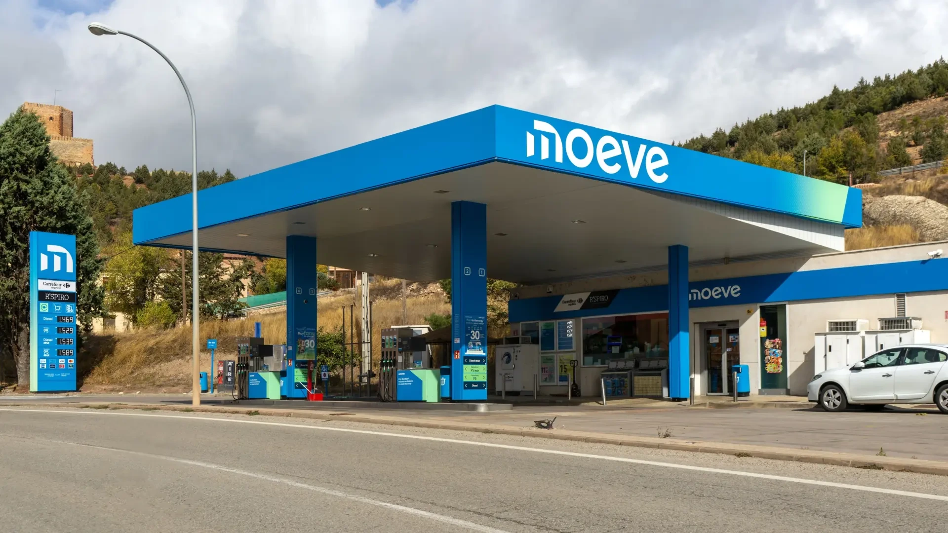 Galp abre la puerta a nuevos socios y Moeve redefine su futuro en solitario: el día después de la fusión frustrada