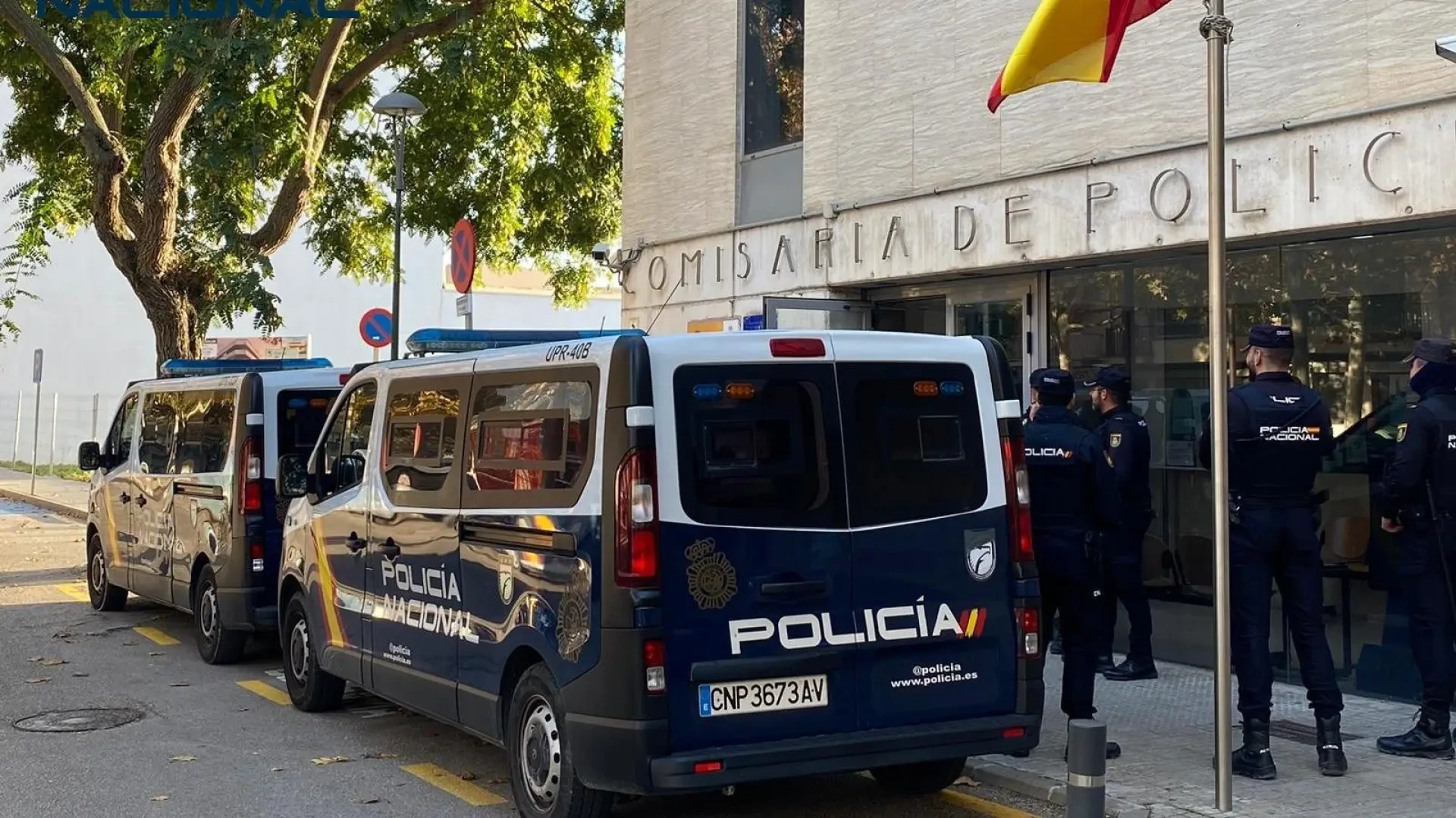 Detenido por meterse en los bajos de un autobús, provocar un gran atasco y dañar coche en Manacor