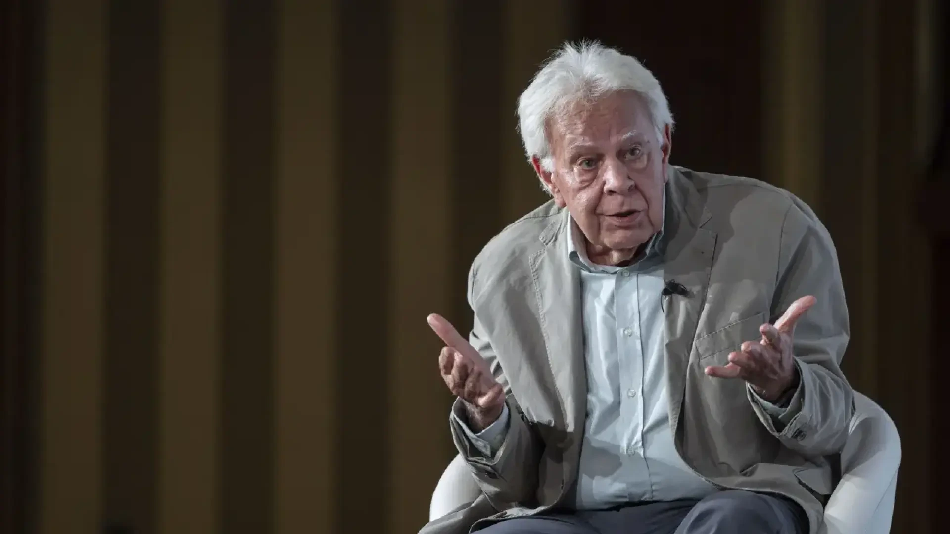 Felipe González no ve "democráticos" los decretos de vivienda y dice que el 29N votará en blanco