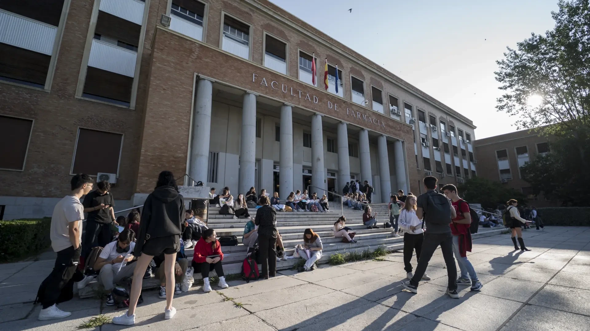 Sánchez anuncia 45 millones para crear 2.000 plazas públicas en residencias universitarias de España