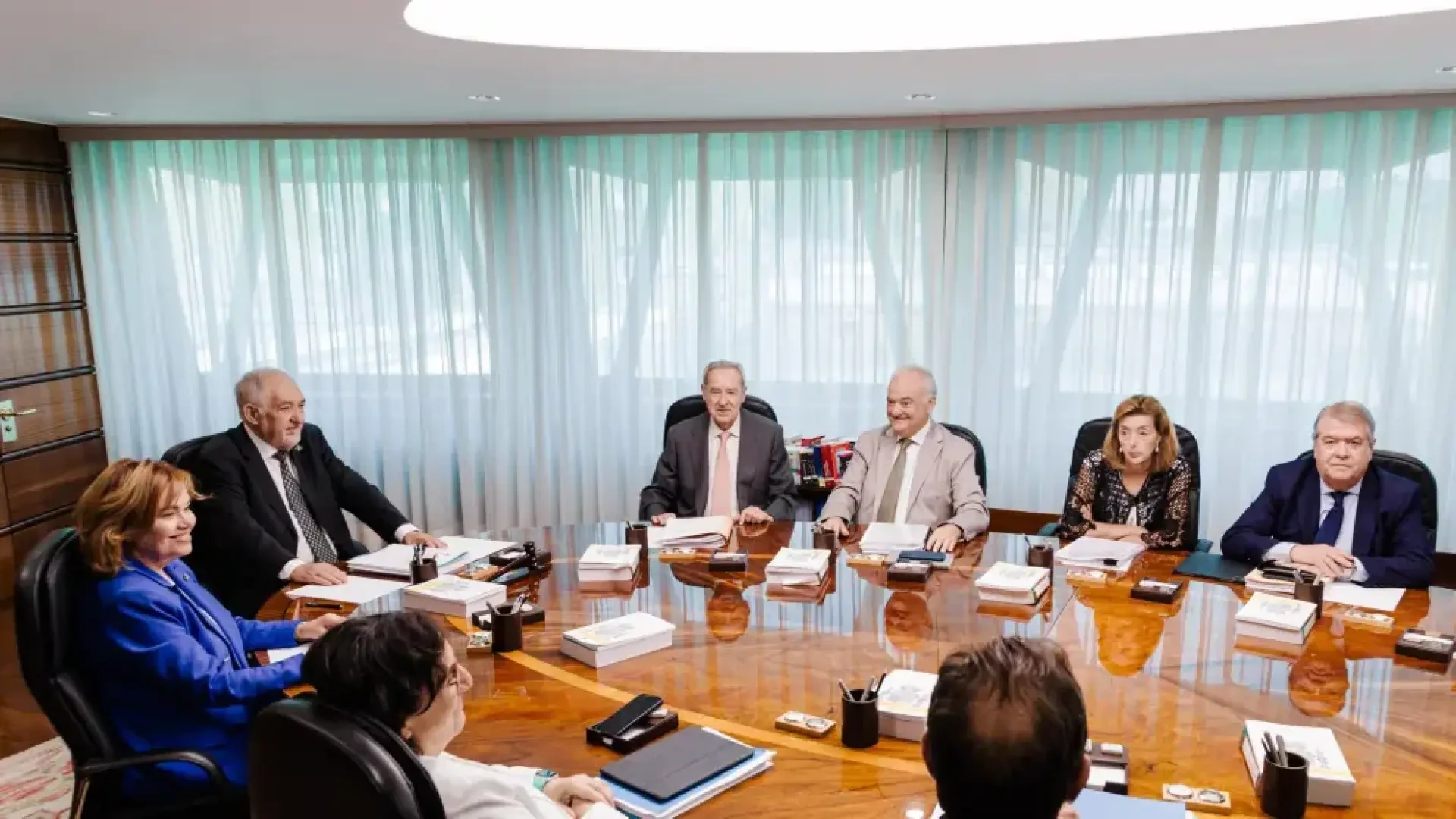 Un informe de los letrados del Constitucional ve "prematuro" admitir el recurso del Defensor del Pueblo por la ley de nietos
