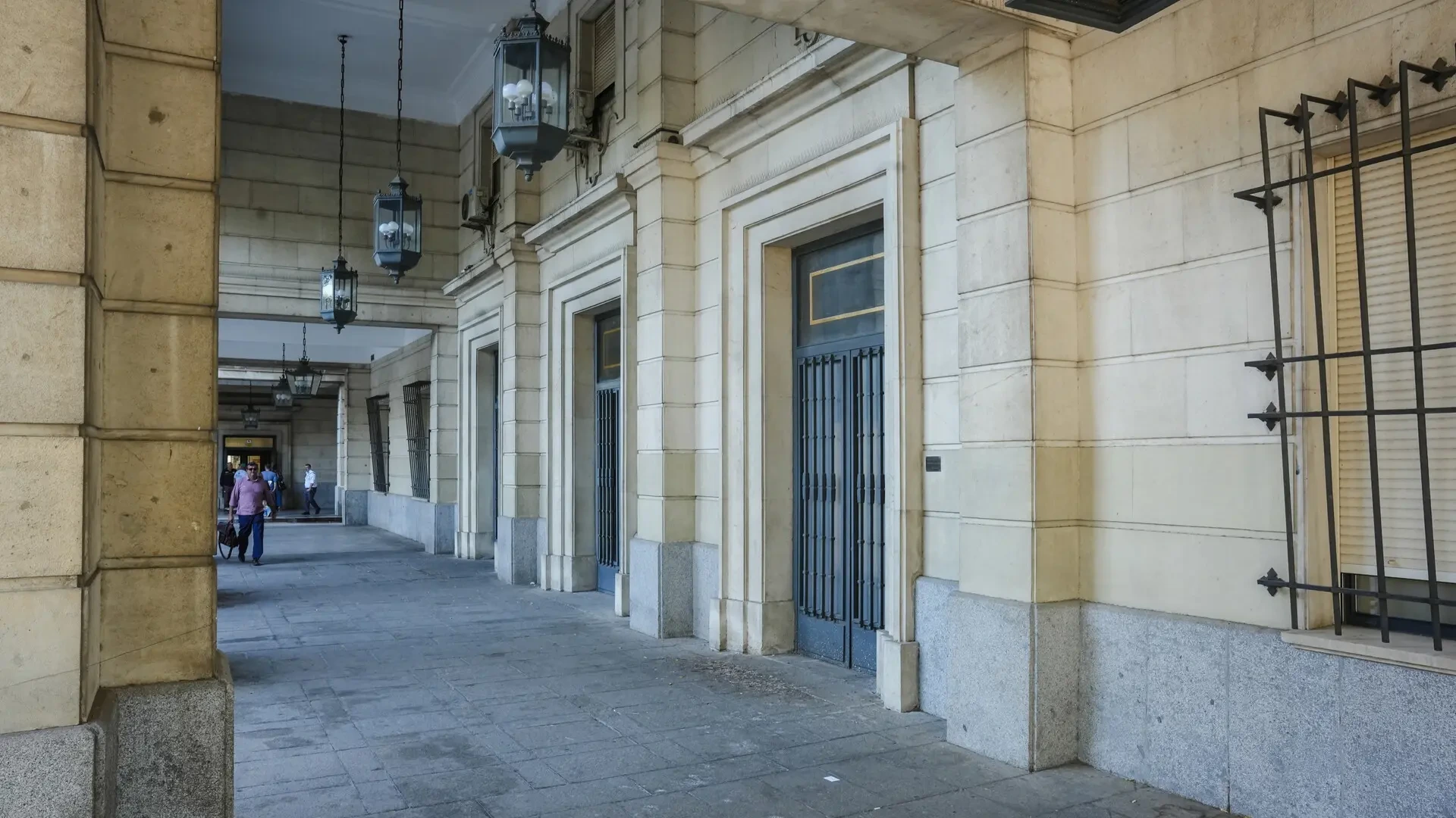 Condenado a tres años y medio de cárcel por incendiar un bar de Sevilla porque no le pusieron mayonesa en su montadito