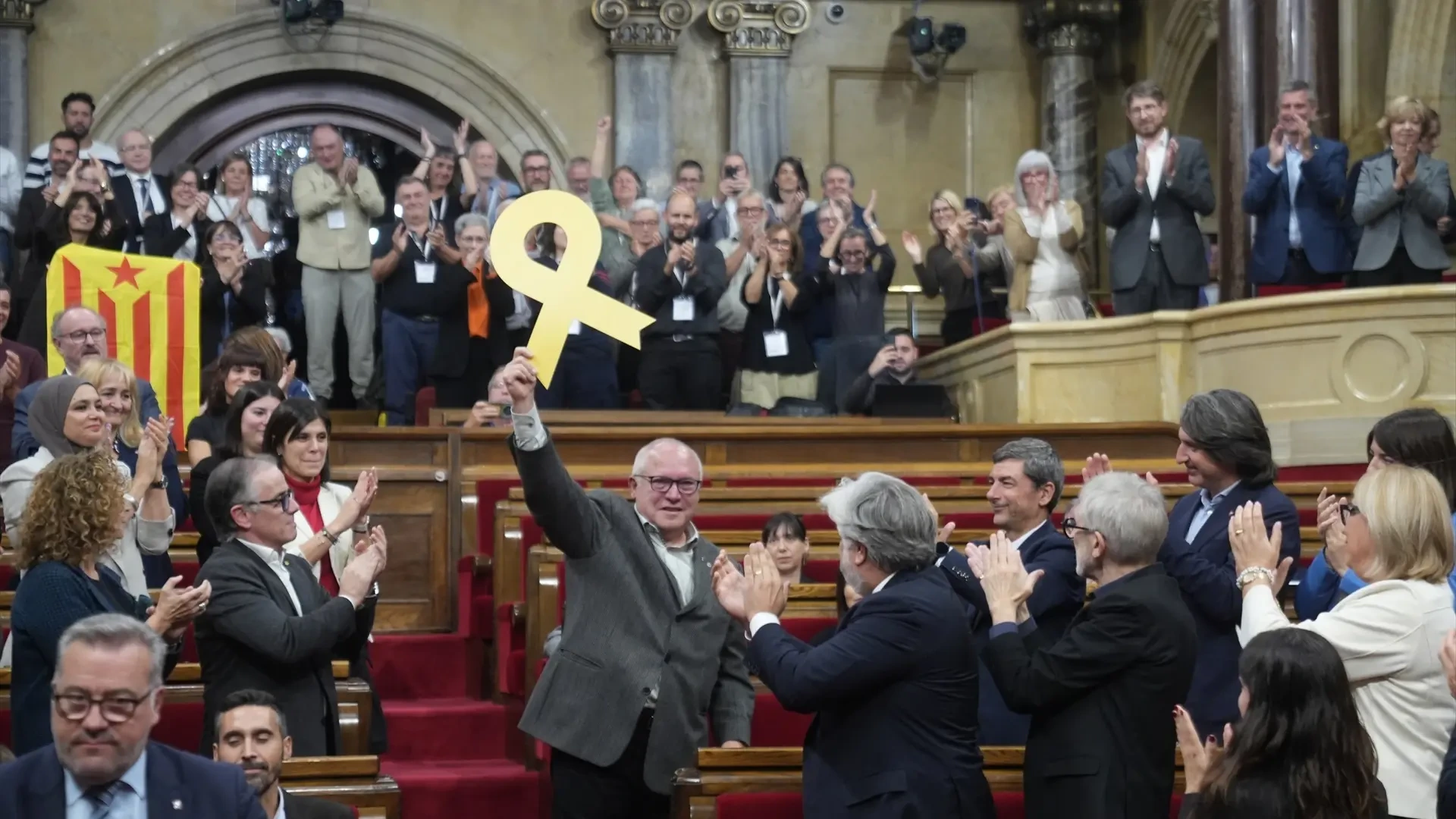 El regreso de Lluís Puig al Parlament escenifica la normalidad institucional a la espera de Puigdemont