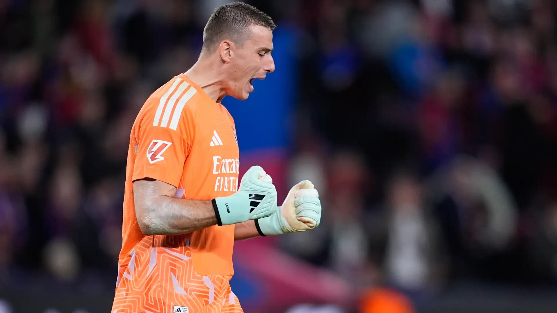 Ucrania presume de Lunin con una broma bélica: "Somos buenos manteniendo la línea"