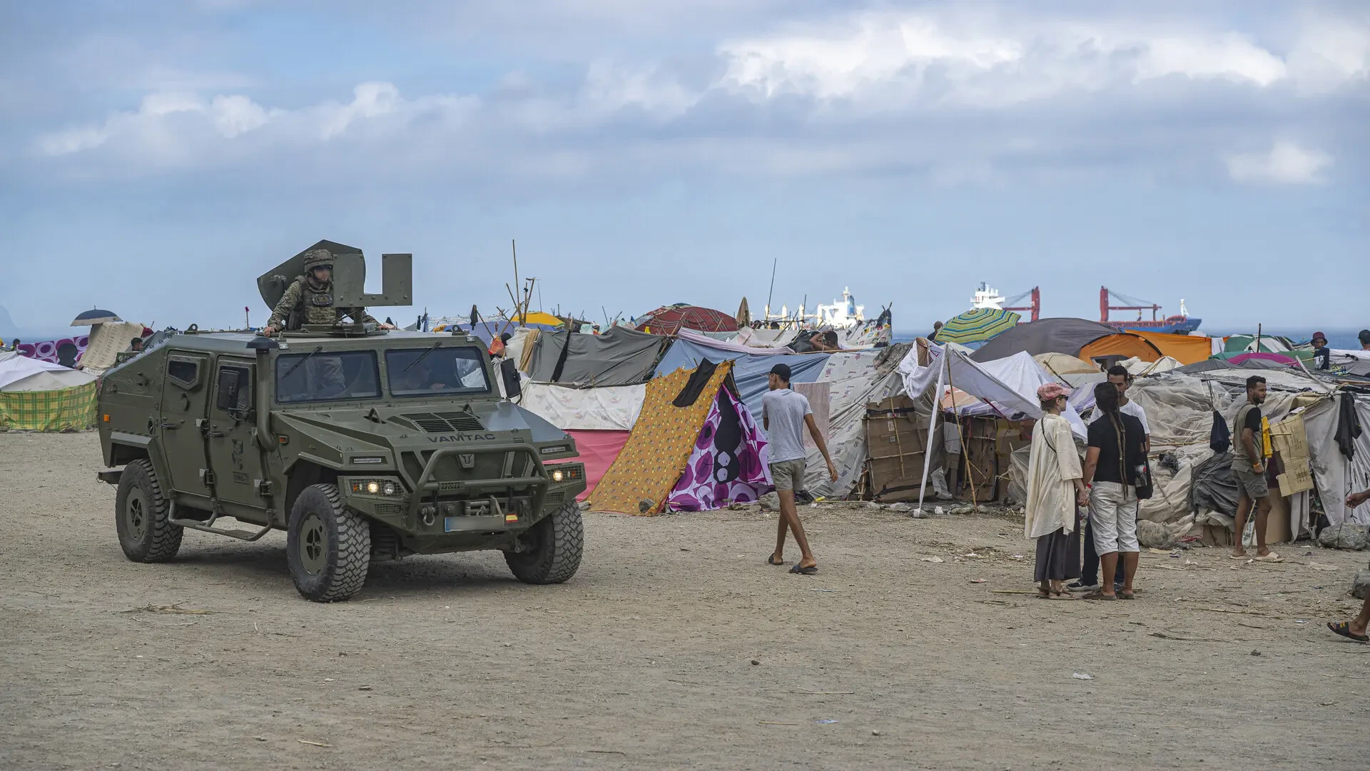 Investigan las denuncias por supuestas agresiones de militares a inmigrantes en Ceuta