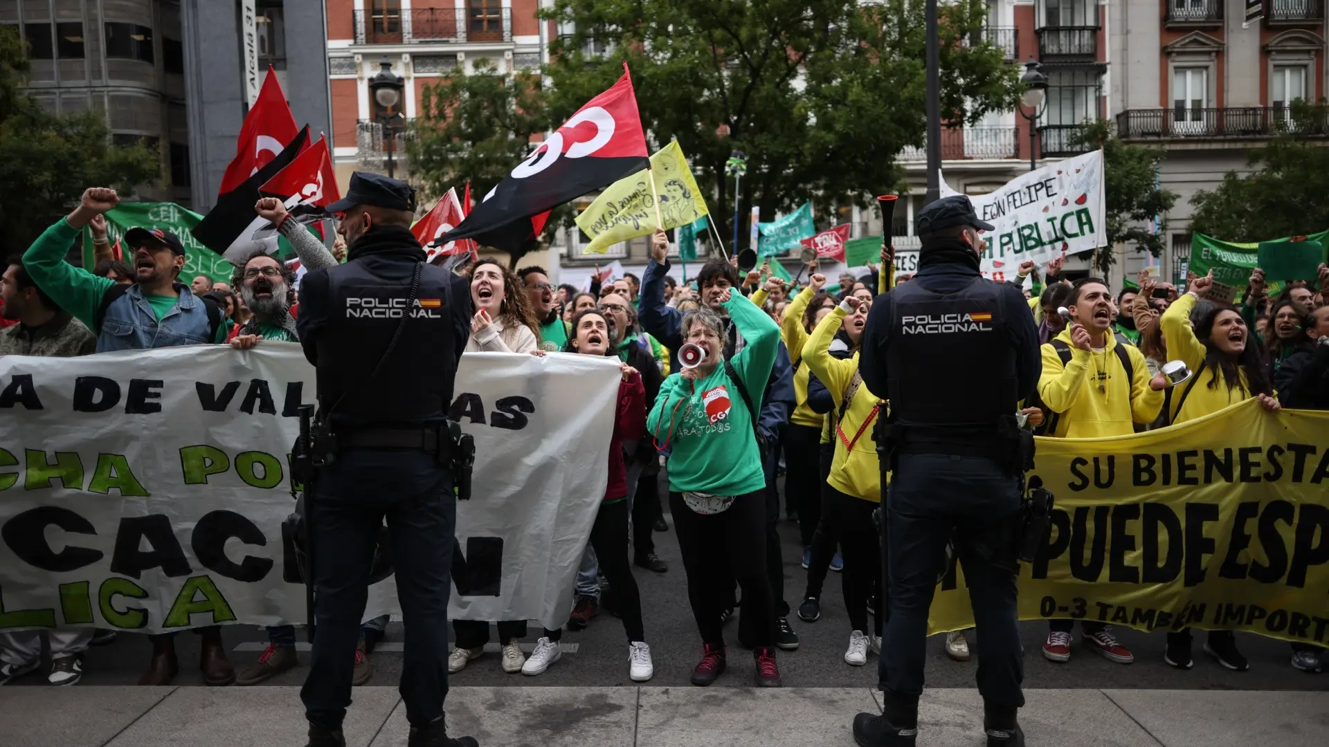 El seguimiento de los profesores se desgasta en la quinta jornada de huelga y marcharán desde Delegación a Alcalá contra las cargas