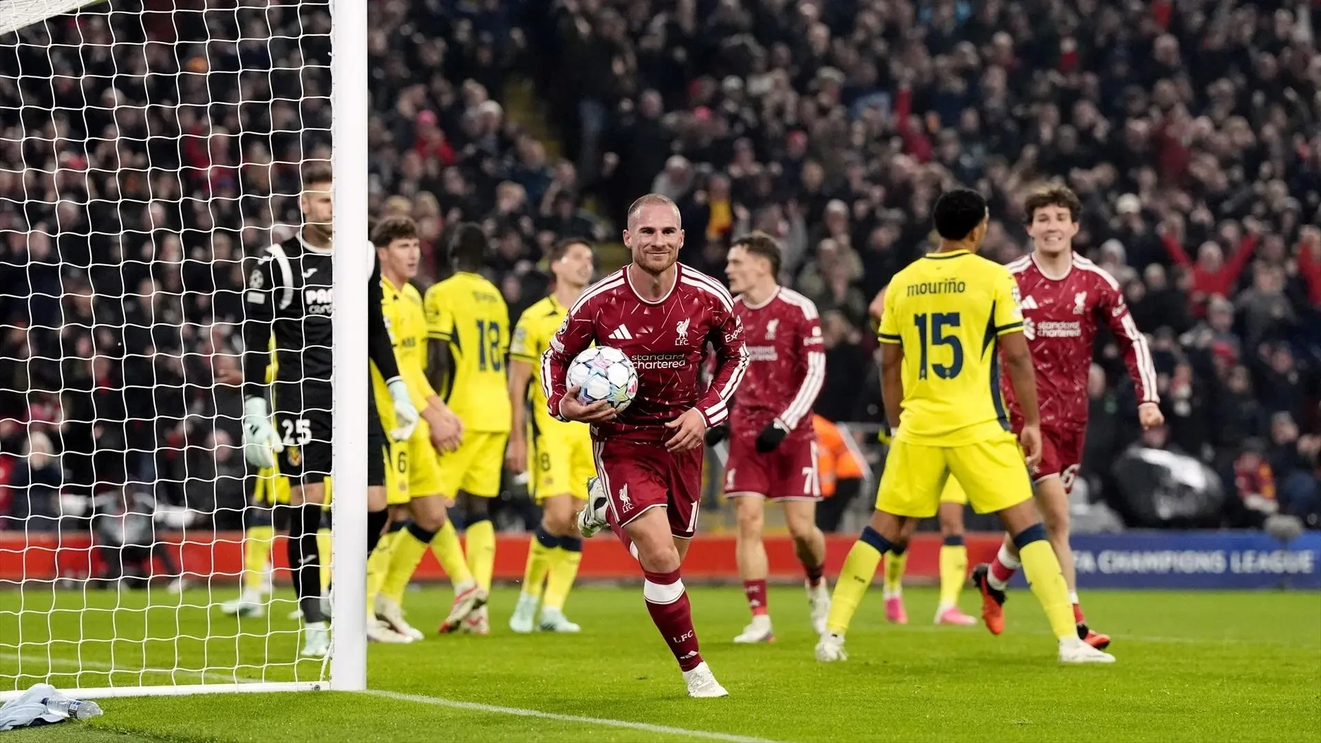 El Villarreal sucumbe ante el Liverpool, que remonta en Anfield dos goles de desventaja
