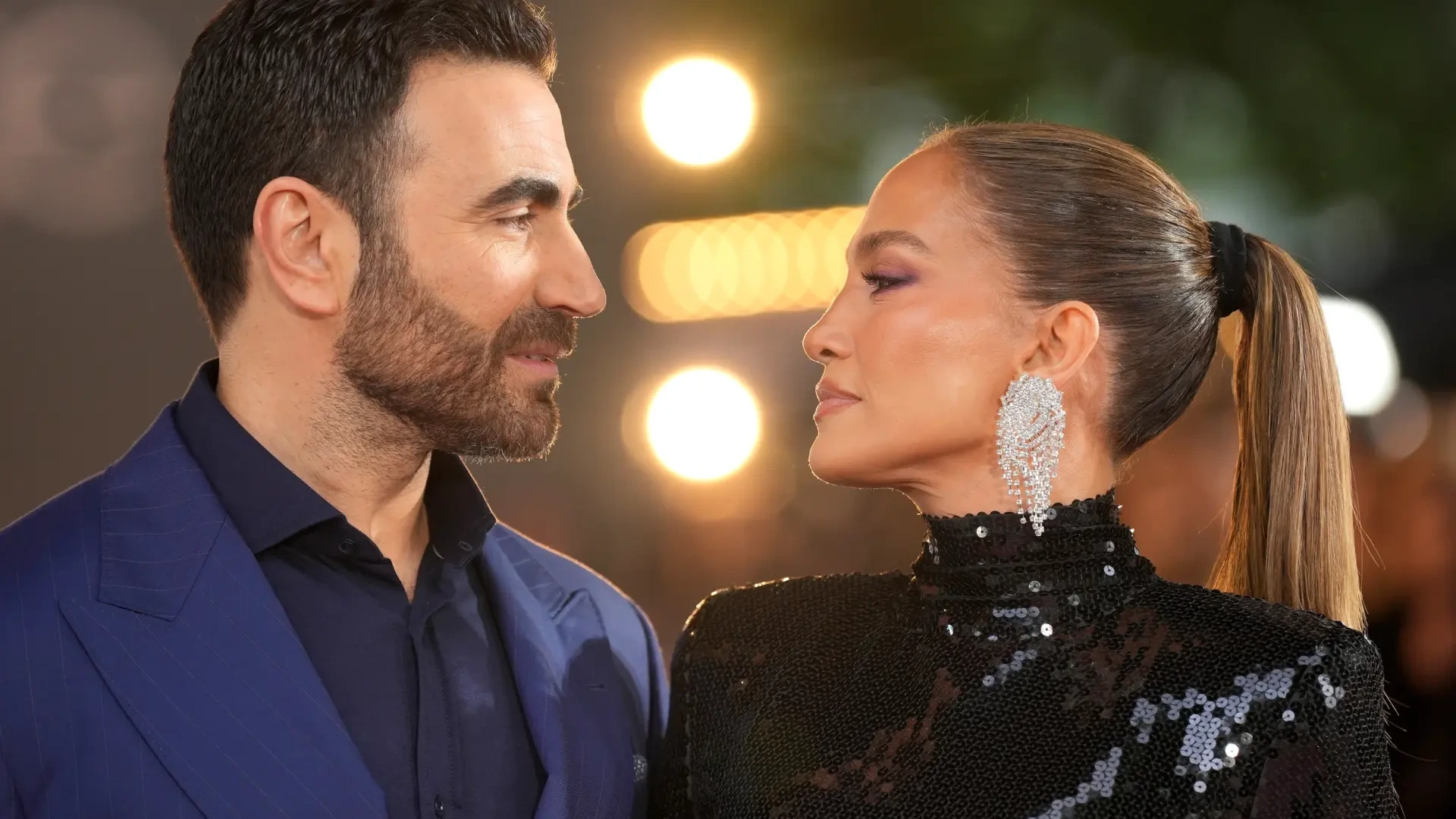 Jennifer Lopez y Brett Goldstein salen de manera "informal": su cita en una fiesta en Los Ángeles
