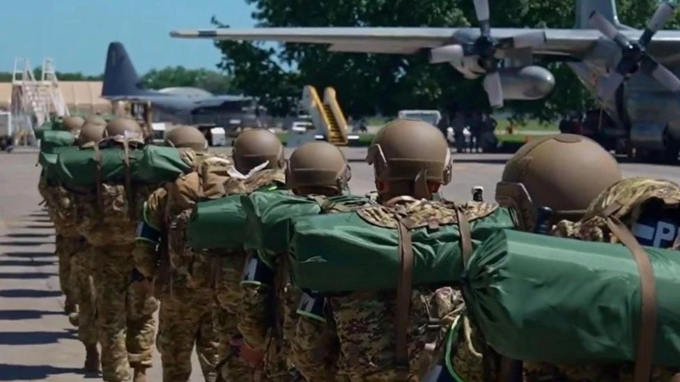 "Vinimos a luchar contra los malvados": Bukele muestra el despliegue militar de El Salvador en Haití para rescatar a 4 soldados secuestrados por las pandillas