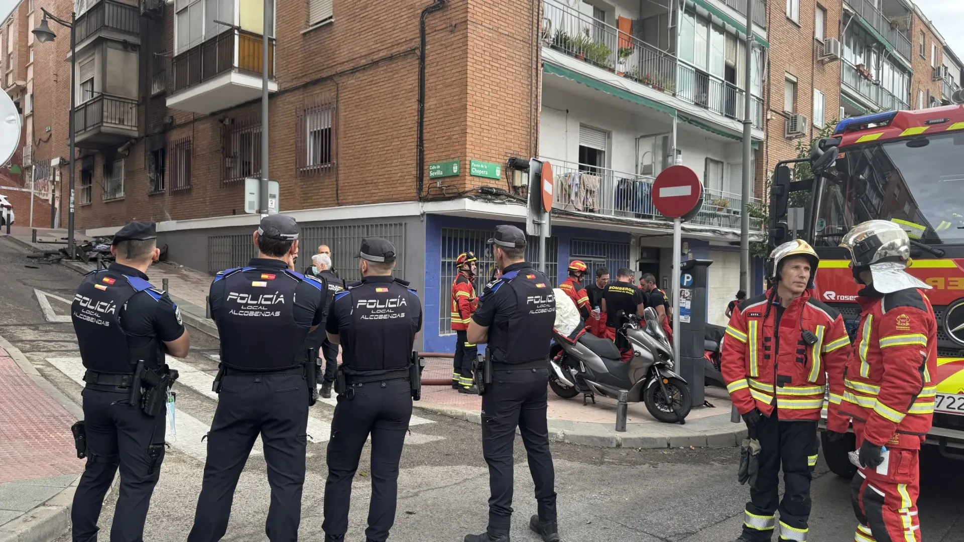 Cuatro intoxicados por humo en el incendio de una vivienda en Alcobendas