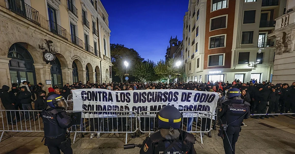 Tensión en Burgos al coincidir sendas concentraciones de colectivos radicales de izquierdas y de derechas