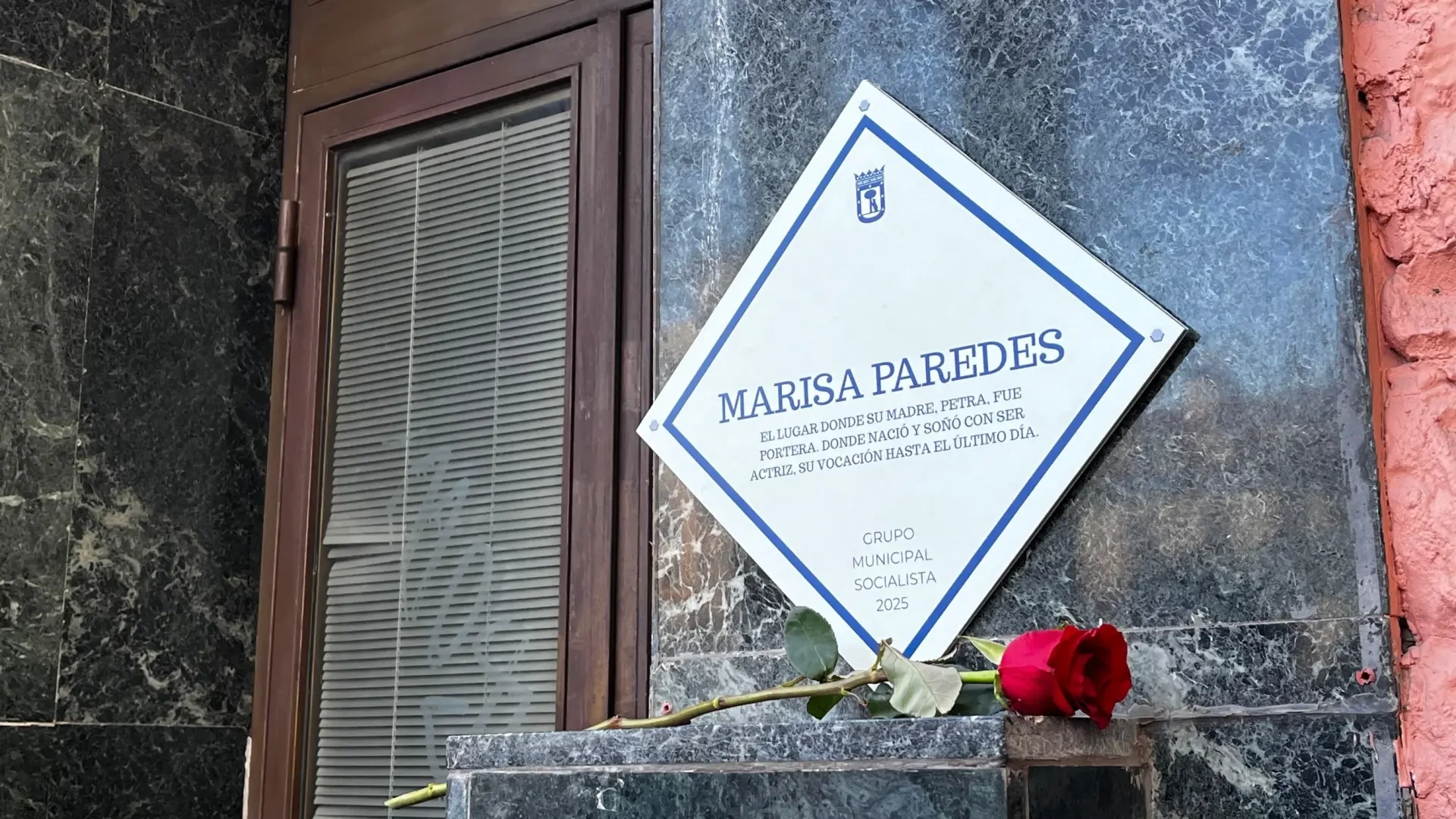 Con Almeida, los homenajes se quedan al otro lado del telefonillo