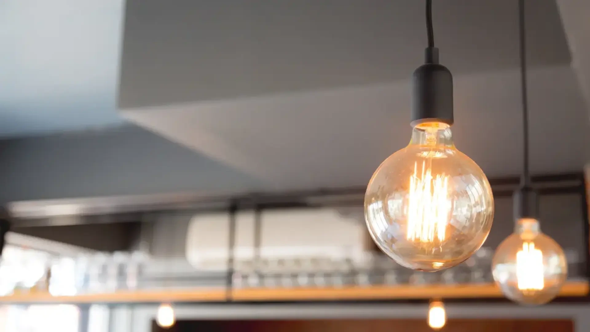 La luz vuelve a rozar los 300 €/MWh por la noche en pleno escarecimiento del precio del gas