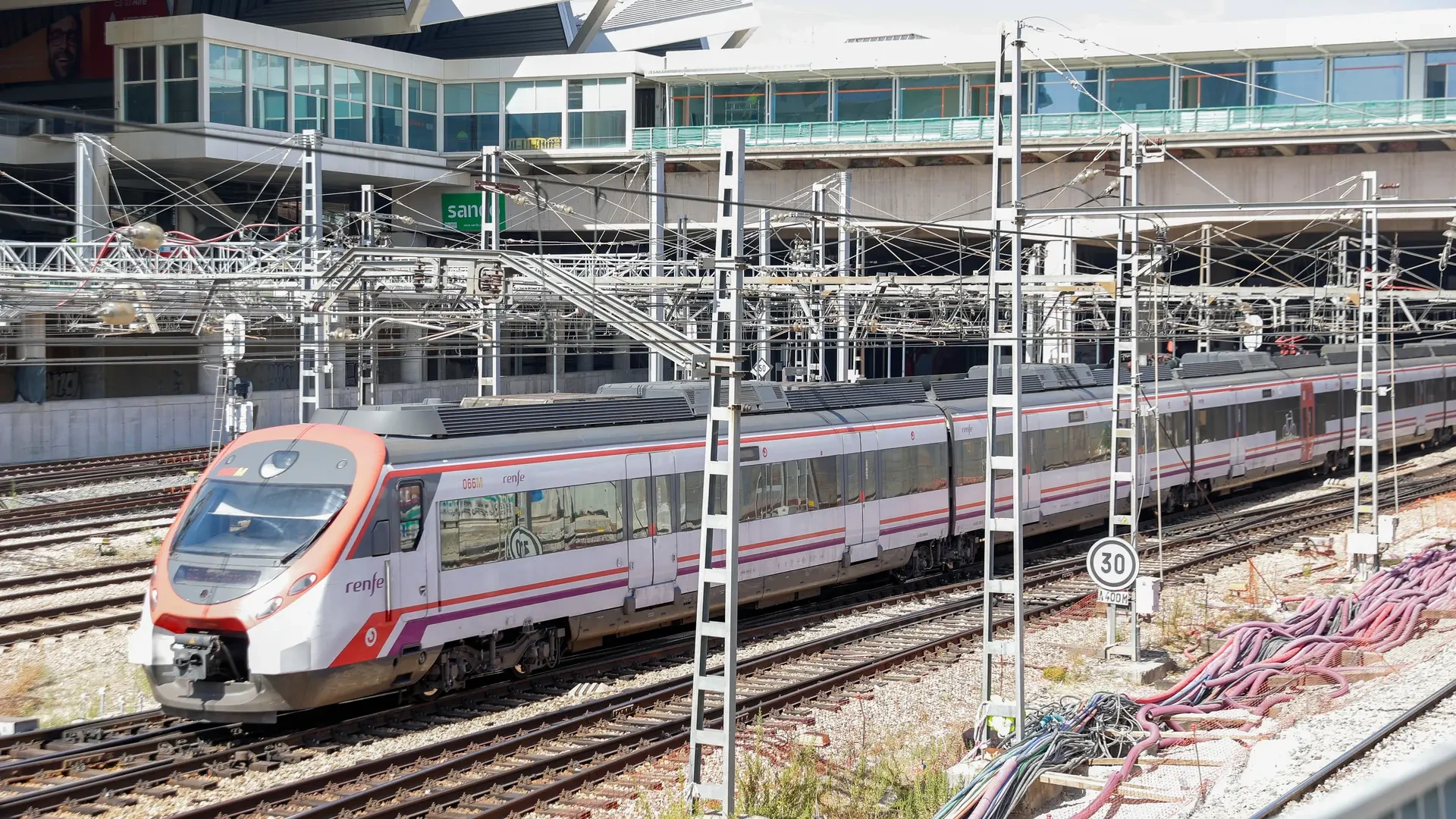 Cercanías Madrid aconseja utilizar transporte alternativo por la huelga de maquinistas este jueves