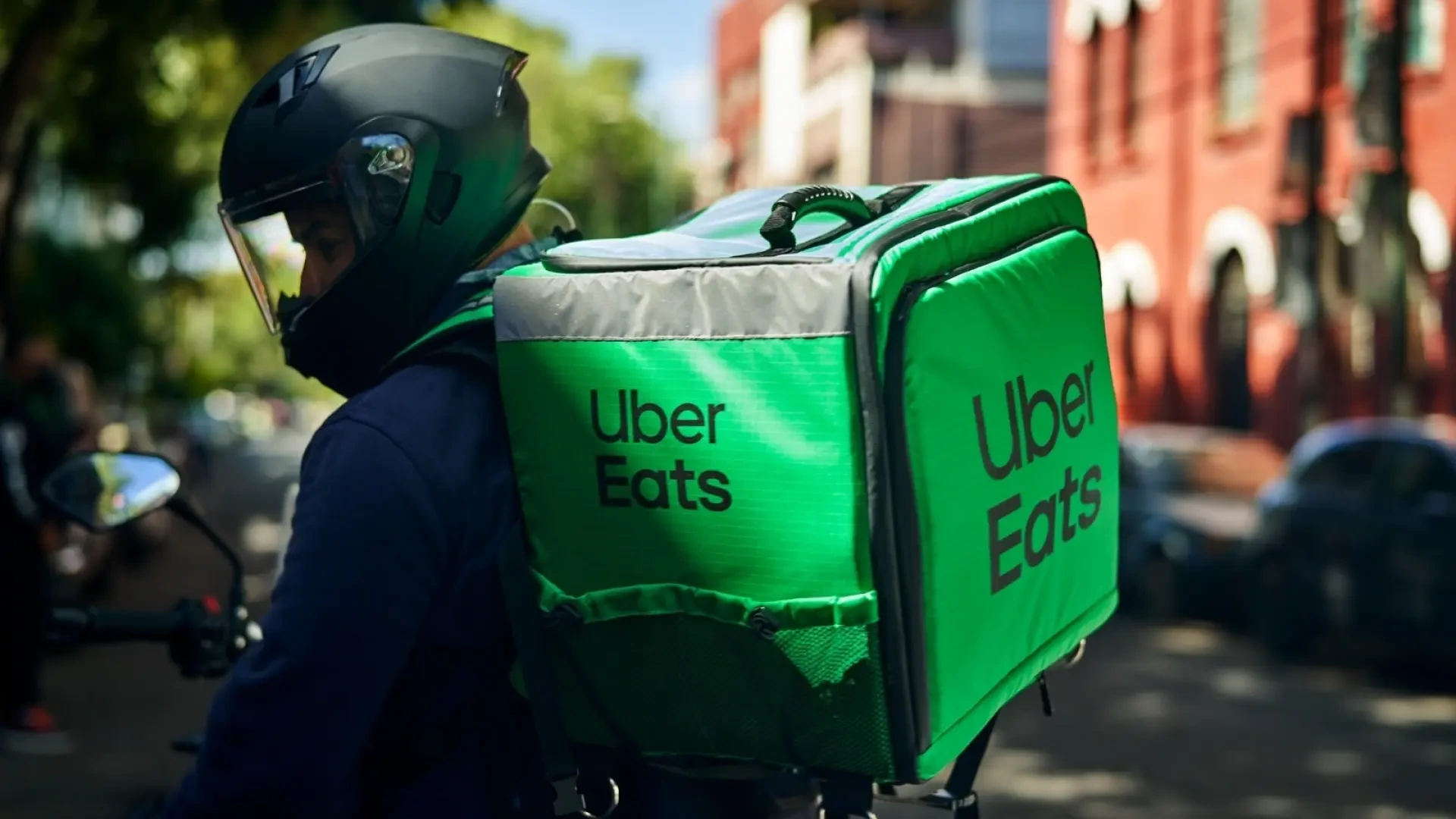 Uber Eats renuncia a los repartidores autónomos y acuerda la contratación de más de 4.000 trabajadores