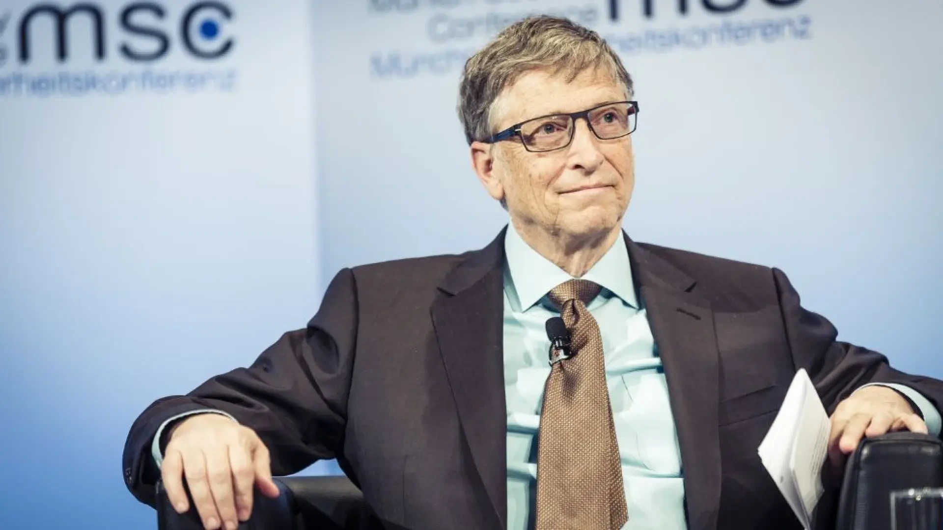 Bill Gates, sobre la IA y el empleo: "Se trata de contratar al robot, despedir al humano y olvidarse"