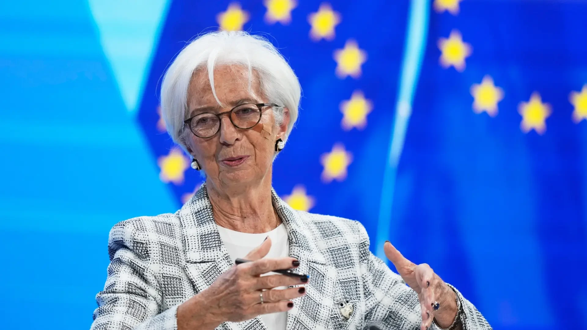 Lagarde dimite del BCE para tener un papel más activo en las elecciones francesas