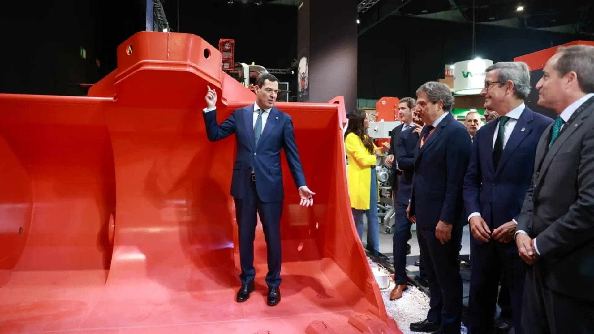 Juanma Moreno reivindica el presente y futuro de la minería andaluza: 8.000 empleos directos y el 90% del valor de la producción a nivel nacional