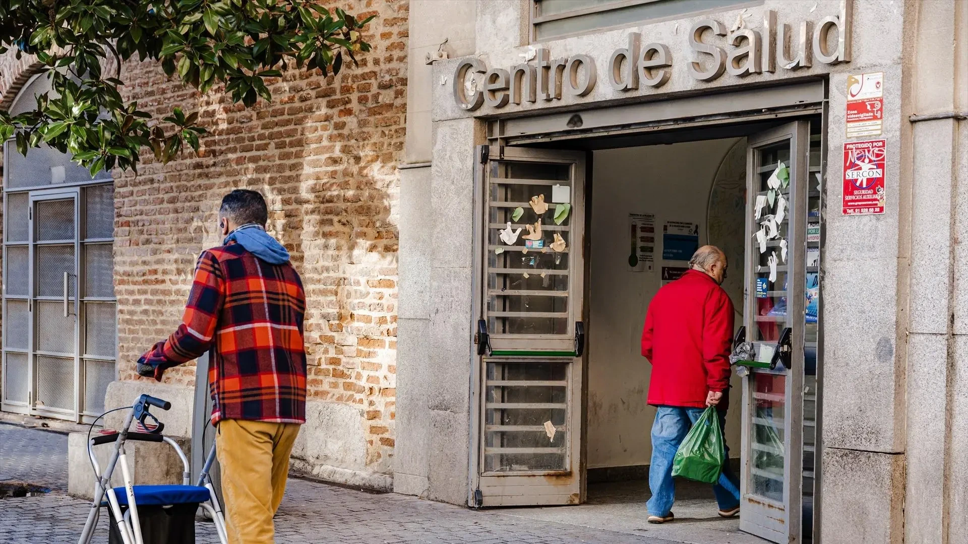 Los problemas de salud crónicos aumentan más de ocho puntos en solo dos años y afectan ya a dos de cada tres ciudadanos españoles