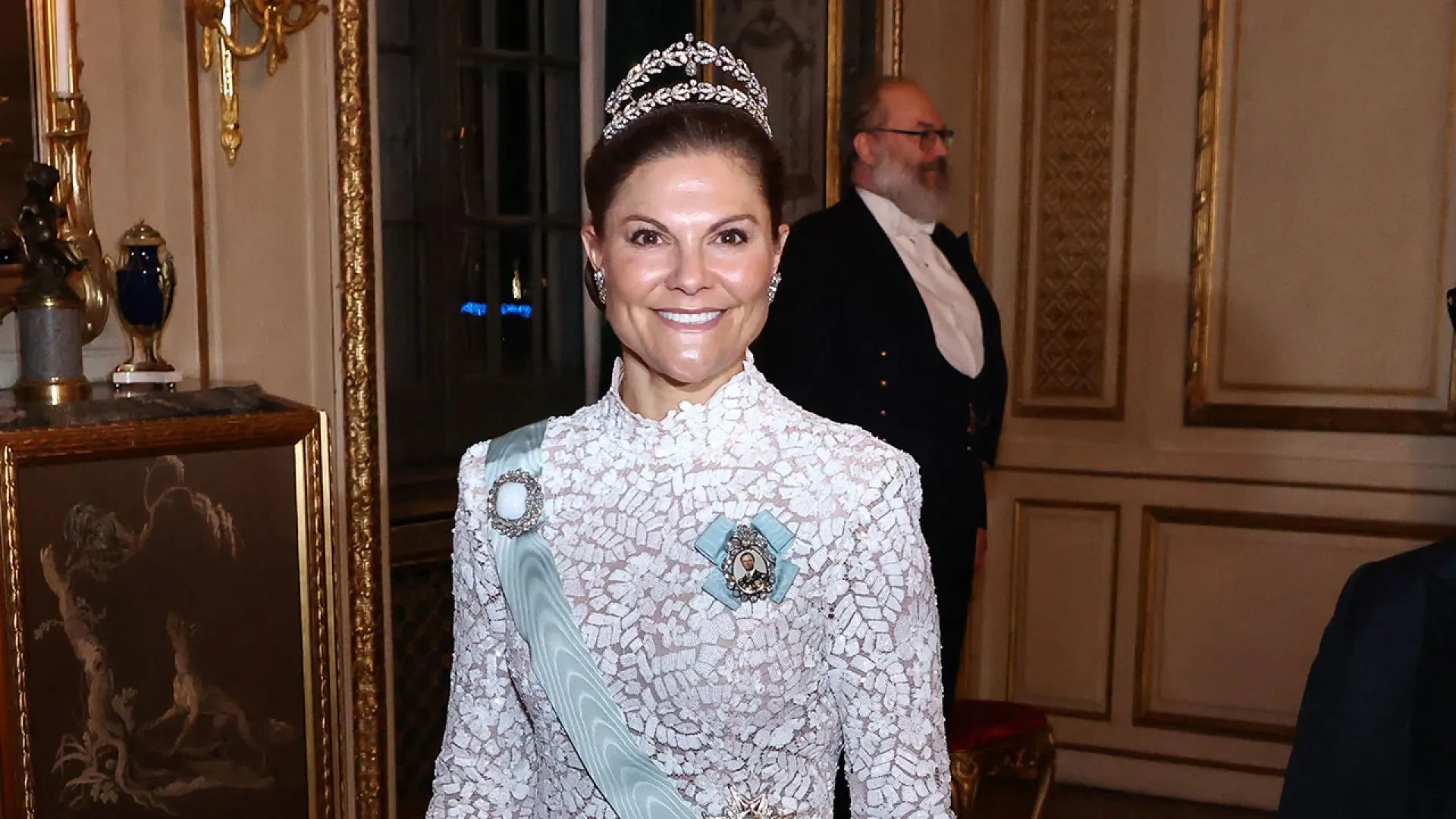 Victoria de Suecia deslumbra con tiara histórica y un vestido de novia con lentejuelas