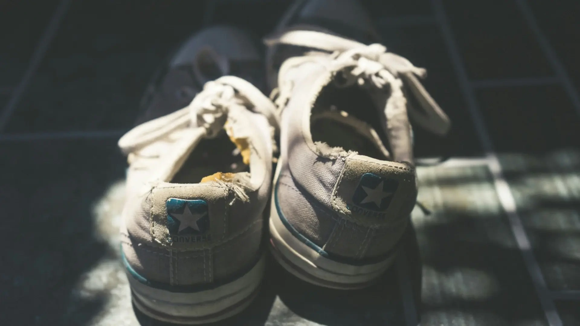 Todas las zapatillas se rompen igual: estos parches reparan el destrozo más común