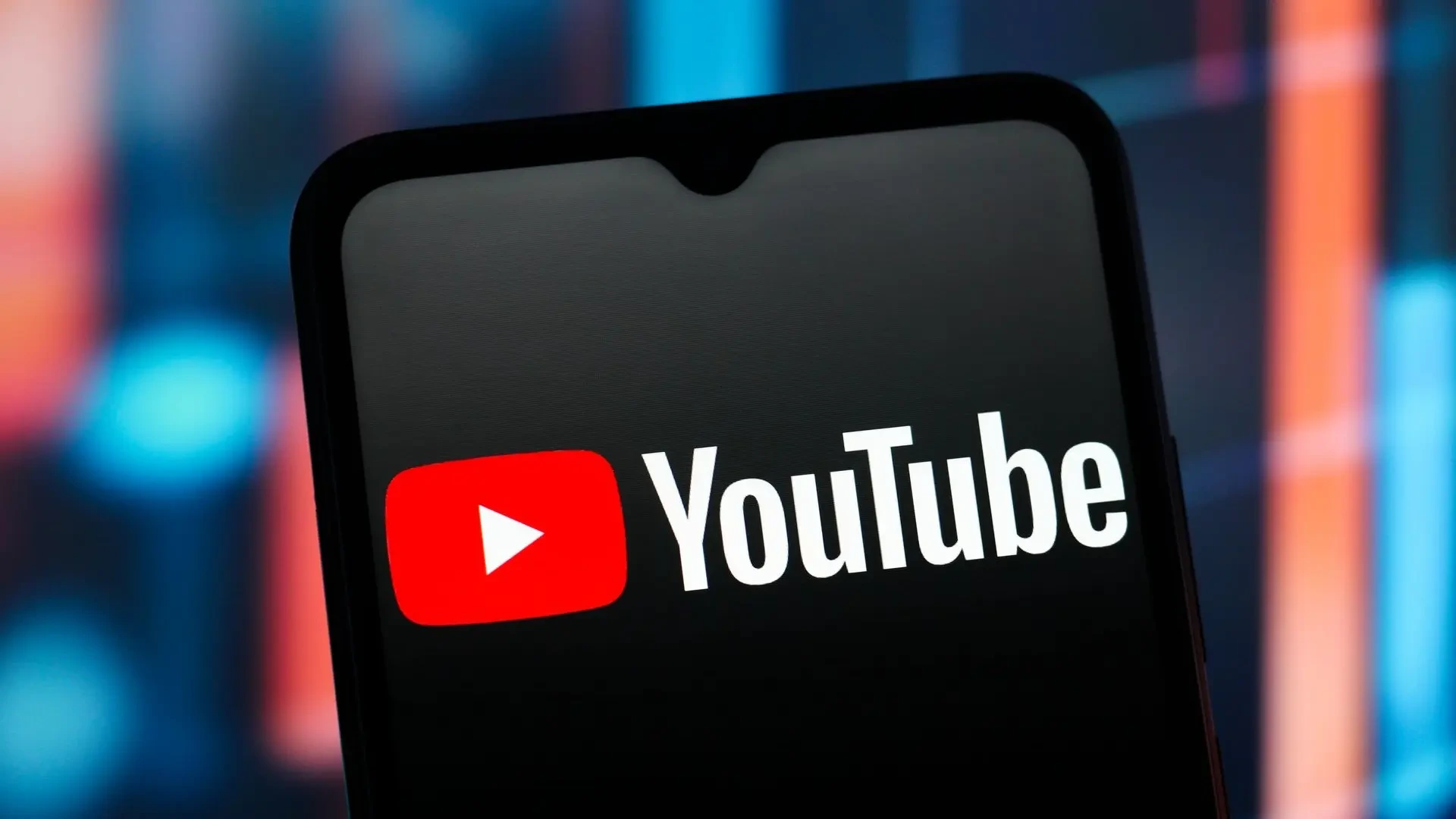 YouTube prueba a sacar el «no me gusta» de los controles principales y relegarlo a un menú secundario