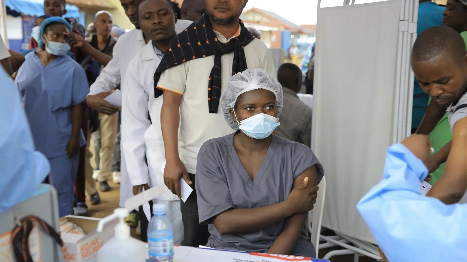 Tres países africanos ya registran casos de ébola mientras la cifra de muertos asciende a más de 4.600