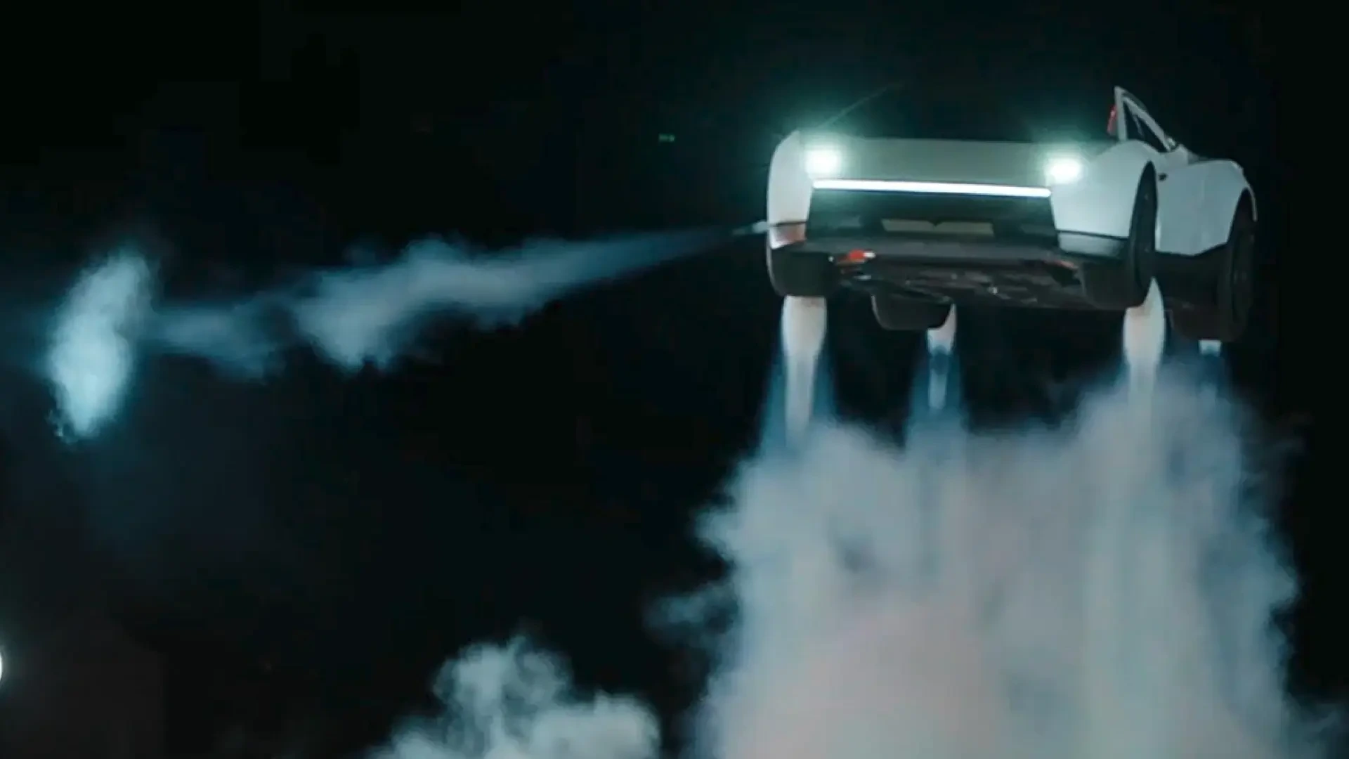 Tesla presenta un Roadster que vuela, circula boca abajo y acelera de 0 a 100 en un segundo