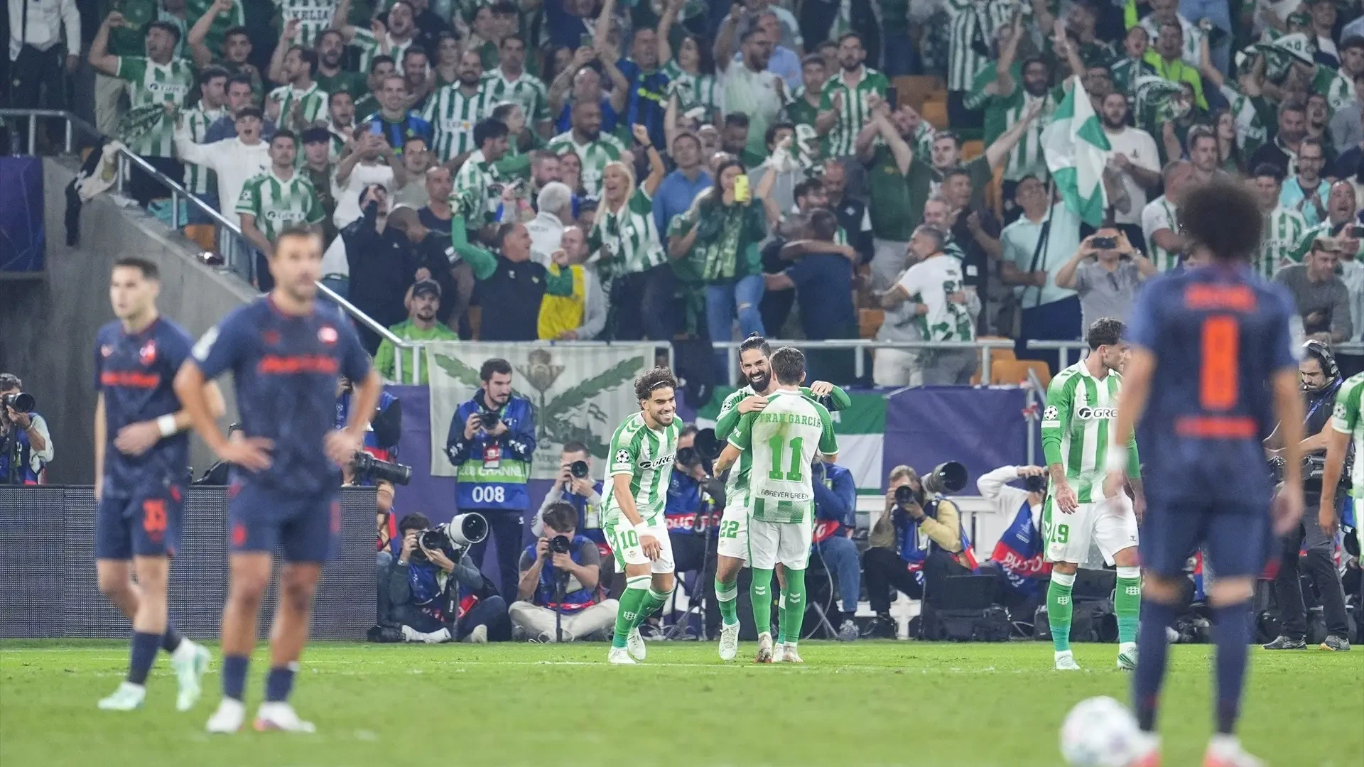 Isco le da al Betis la victoria ante el Feyenoord para mantener el pleno en Champions League