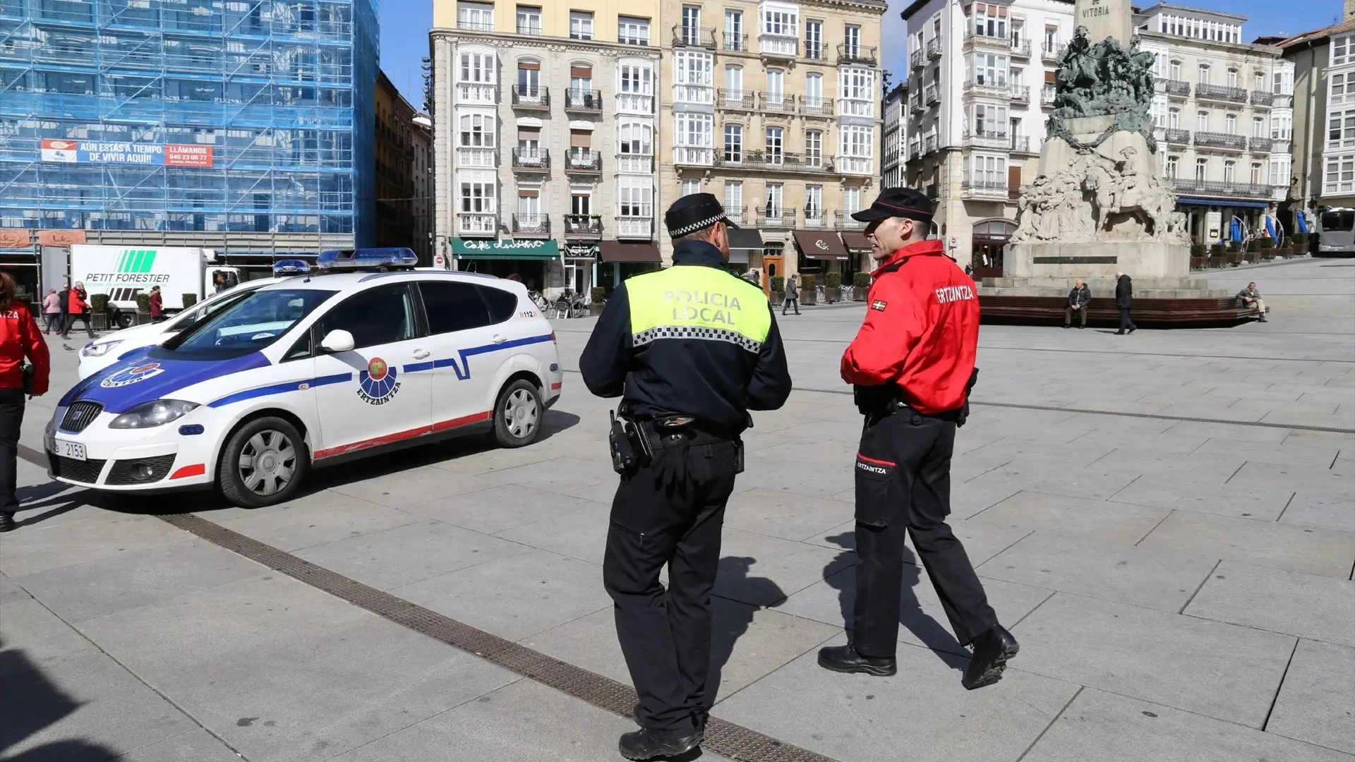 Cuatro jóvenes detenidos por agredir sexualmente a dos chicas menores en un aparcamiento de Vitoria