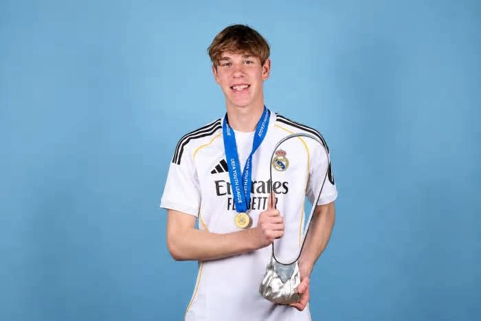 Illia Voloshyn, del exilio ucraniano a la portería del Real Madrid en el Clásico tras la baja de Courtois