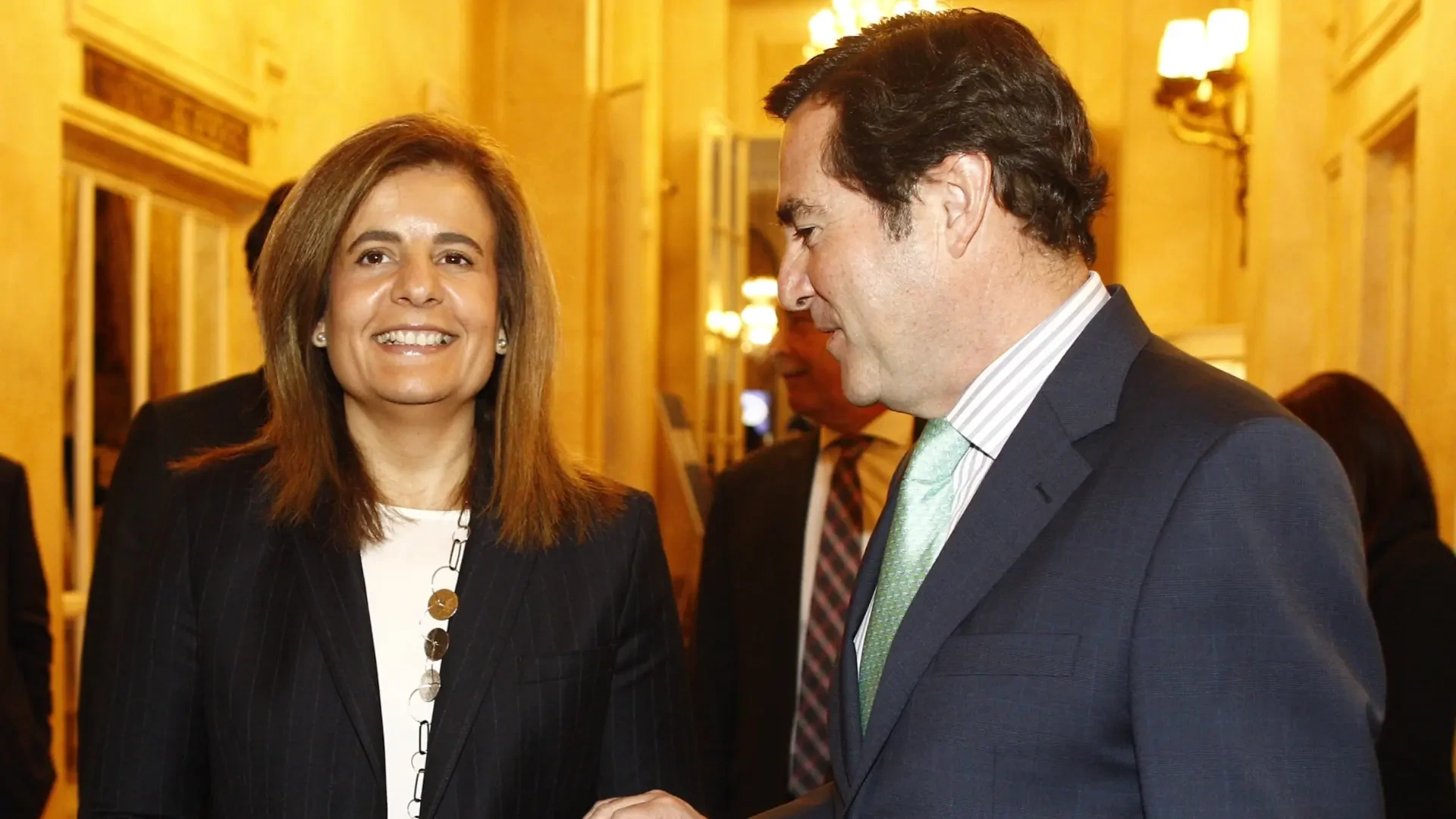 Patronal y sindicatos lamentan el fallecimiento de Fátima Báñez en el accidente ferroviario de Toledo