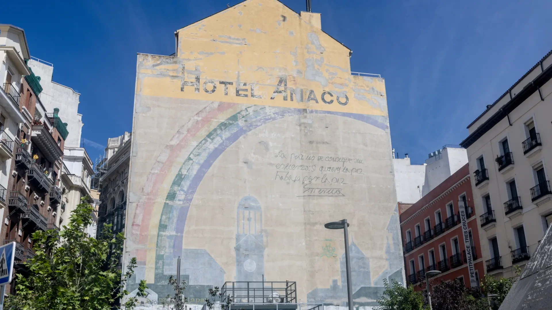 El mural por la paz, el de Cascorro o el de Puerta Cerrada: Madrid quiere restaurar 14 obras callejeras