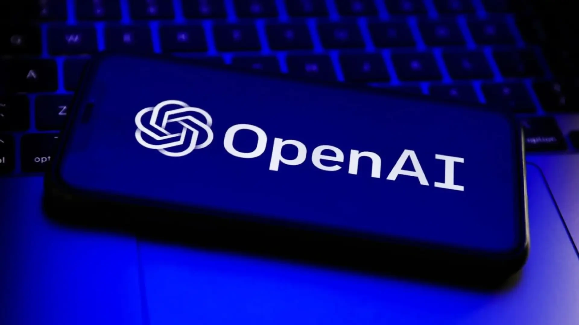 Los modelos de IA de OpenAI se entrenarán sin acceso a internet tras varios incidentes de seguridad
