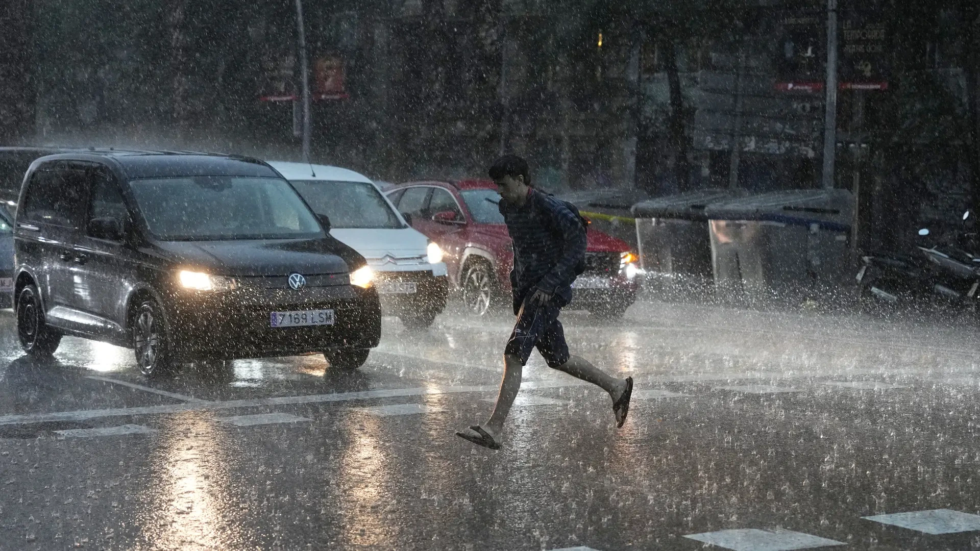 Cataluña mantiene la alerta por lluvias este lunes tras el temporal que ha dejado una mujer fallecida en Cabrera