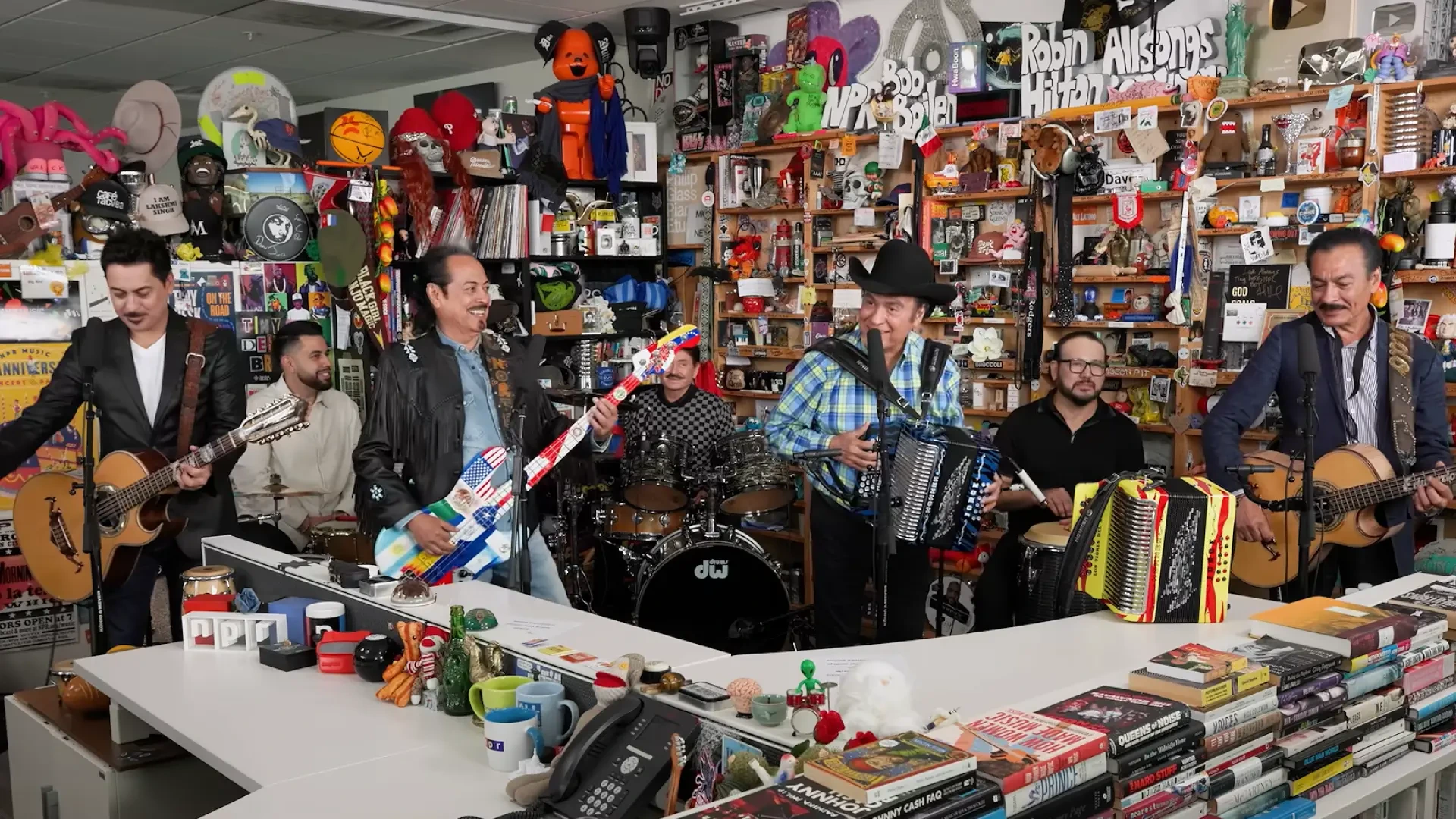Los mexicanos Tigres del Norte se estrenan en Tiny Desk con un mensaje a los migrantes: "Nuestra comunidad está bajo ataque"