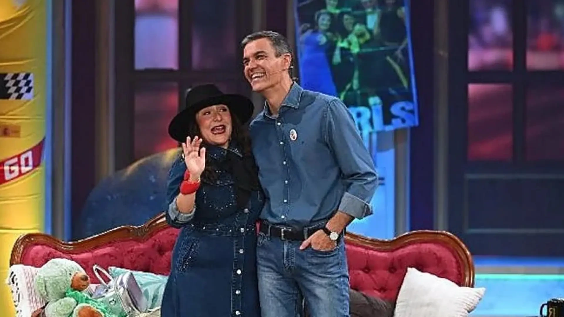 Candela Peña se viste de vaquero para ir a 'La Revuelta' y hace match con el presidente Sánchez