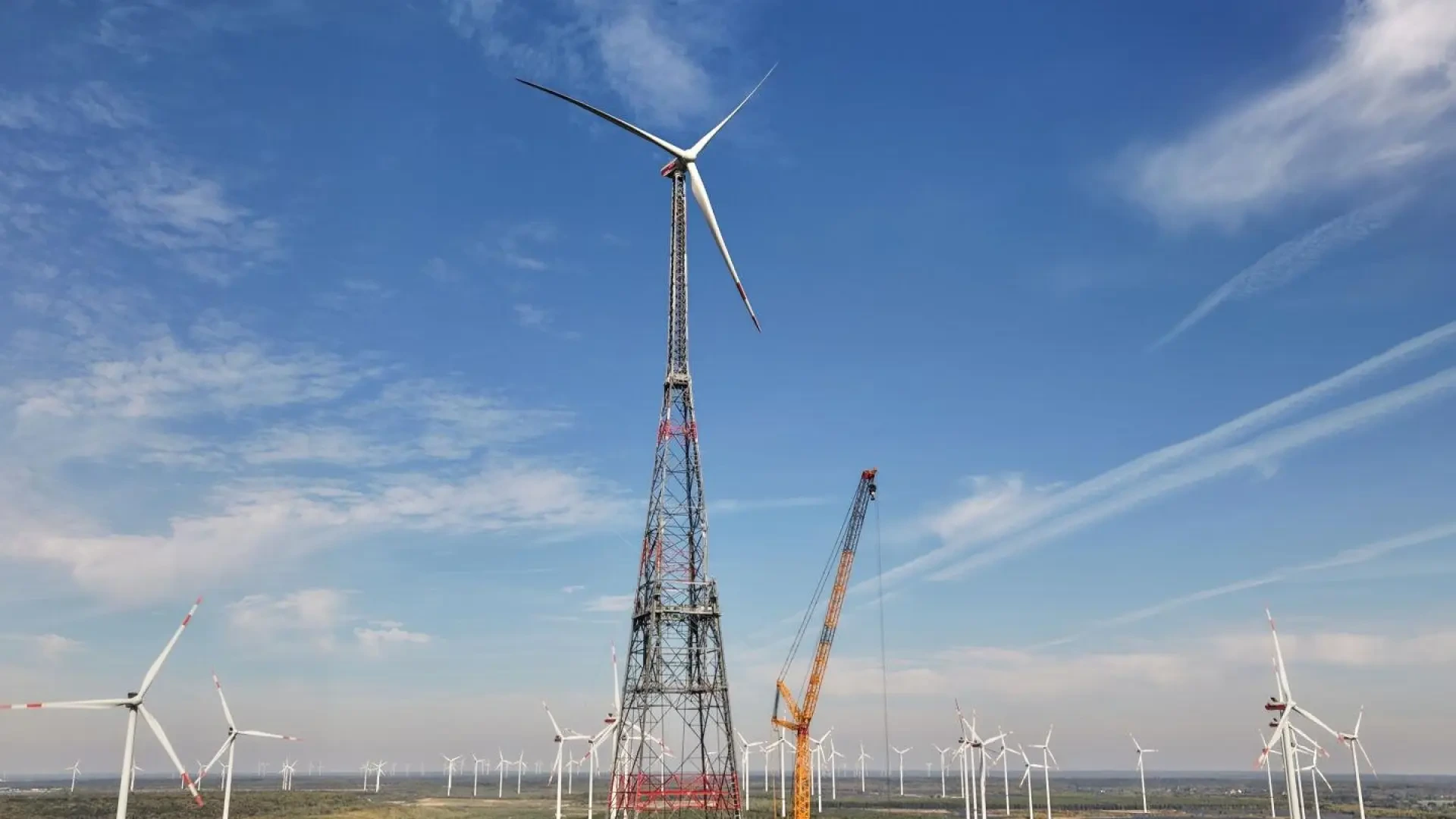 Alemania levanta la turbina eólica más alta del mundo: mide 365 metros y busca producir el doble sin ocupar más terreno