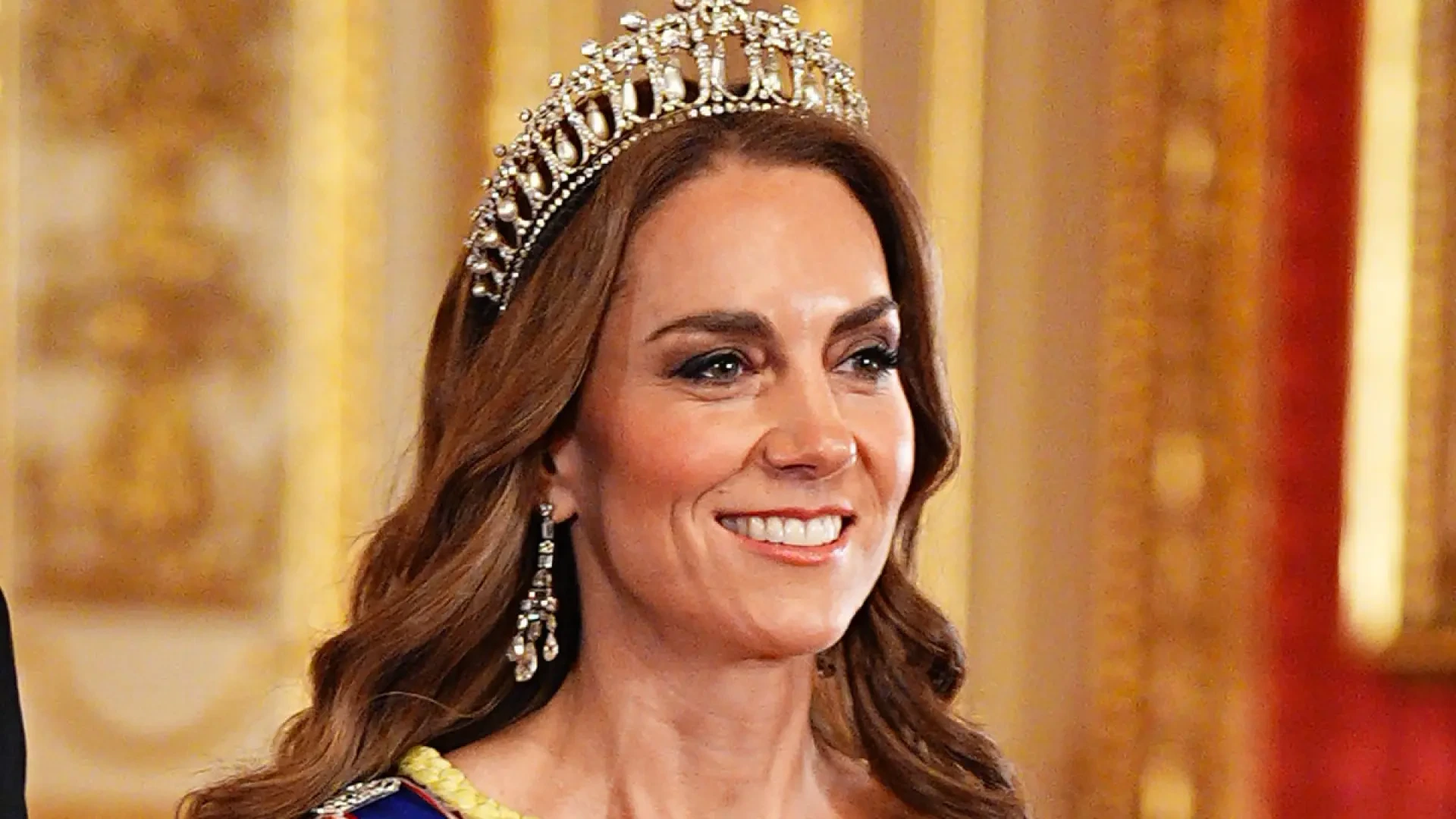 Tiara de Lady Di, vestido amarillo y un regalo de su suegro: Kate Middleton brilla como una princesa de cuento
