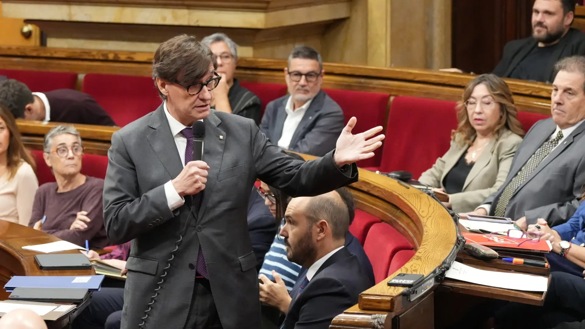 Los partidos independentistas celebran la amnistía en el Parlament e Illa recuerda que es un "triunfo de todos"