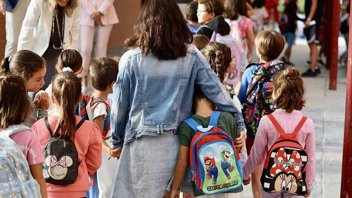 Madrid climatizará todos sus centros educativos en 10 años y reforzará la autoridad de los profesores