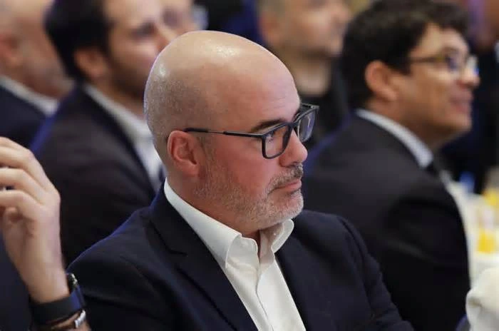 El delegado del Gobierno en Madrid dimite tras la acampada de Sol y no ser incluido en las listas electorales del PSOE
