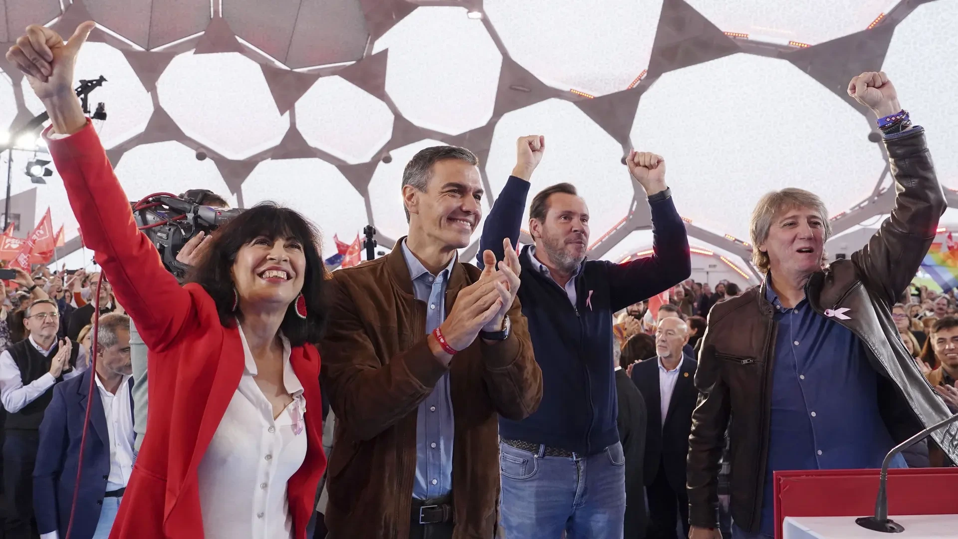 Sánchez fía su estrategia del 'todo al rojo' a las provincias medianas para concentrar el voto progresista