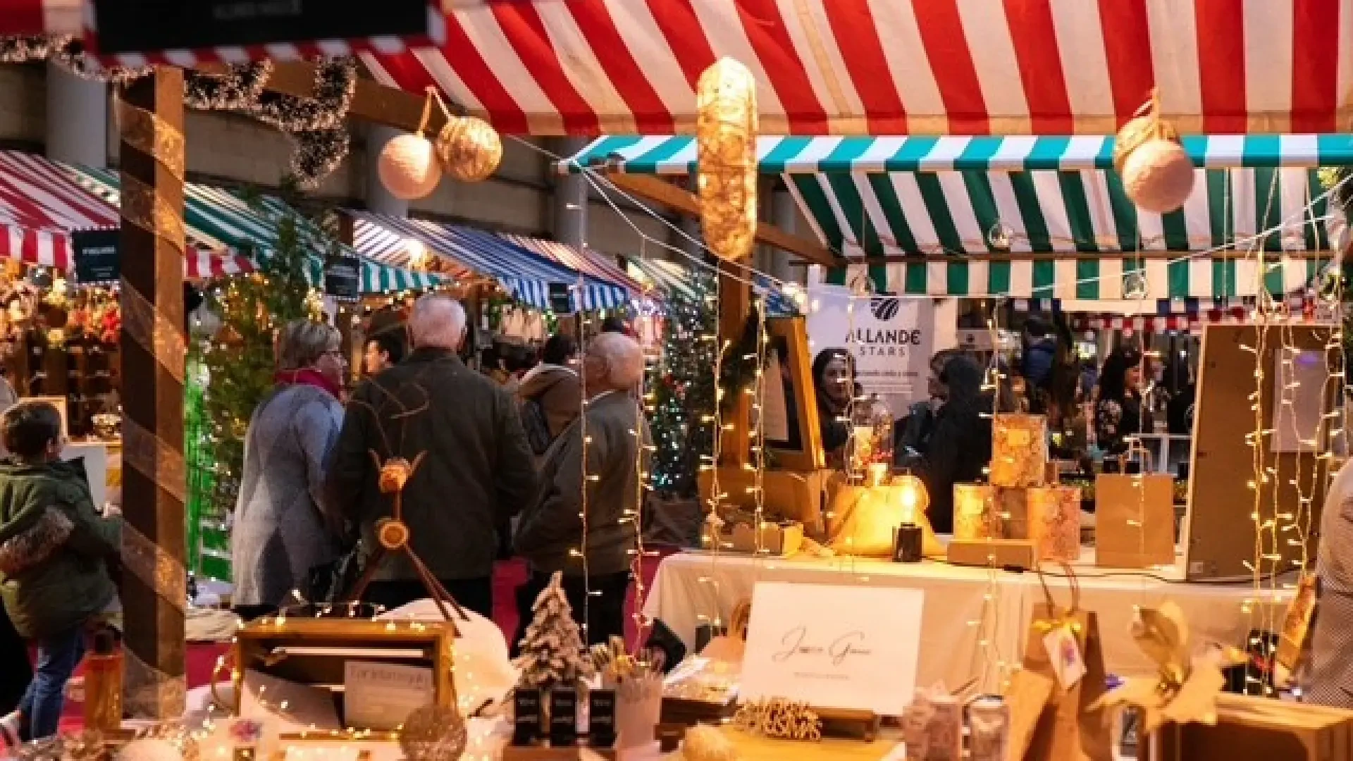 Allande, el 'Pueblo Mágico' que celebra un mercadillo navideño en el puente de la Constitución y es ideal para ver las estrellas