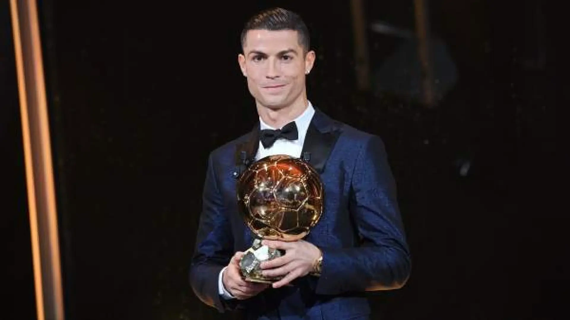 Cristiano Ronaldo supera a Leo Messi y gana el premio al mejor Balón de Oro de la historia