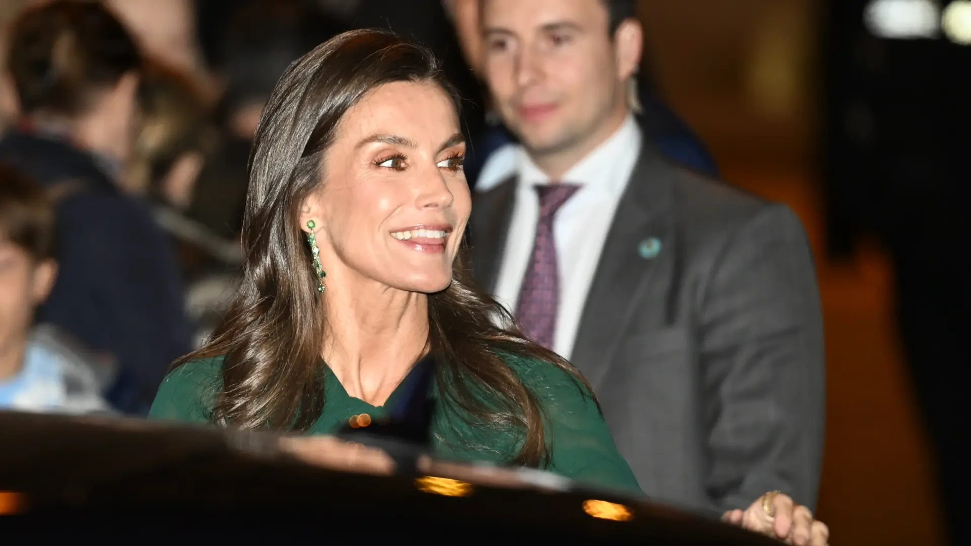 La reina Letizia también sucumbe a la colección de Elie Saab con H&M
