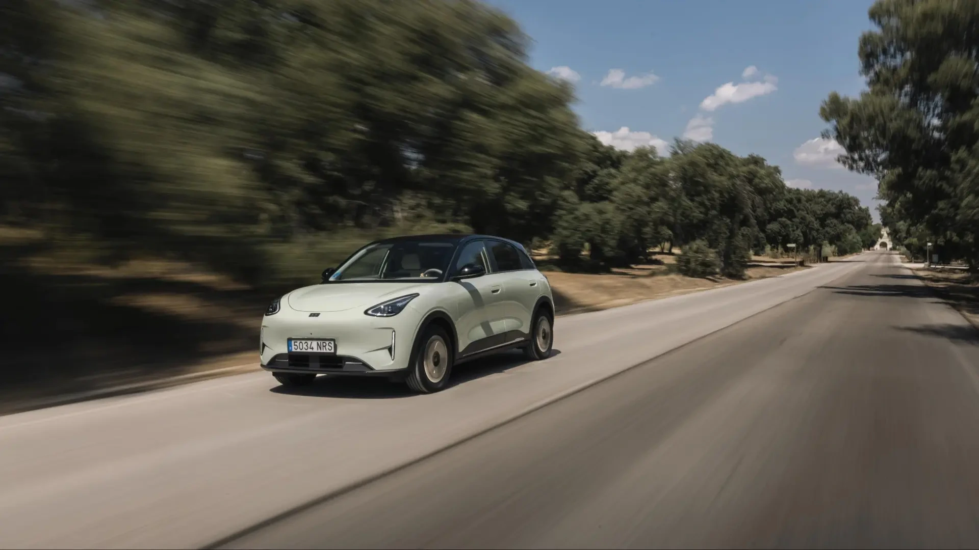 Cuesta 13.590 euros, tiene 345 km de autonomía y es mejor de lo esperado: probamos el Geely E2
