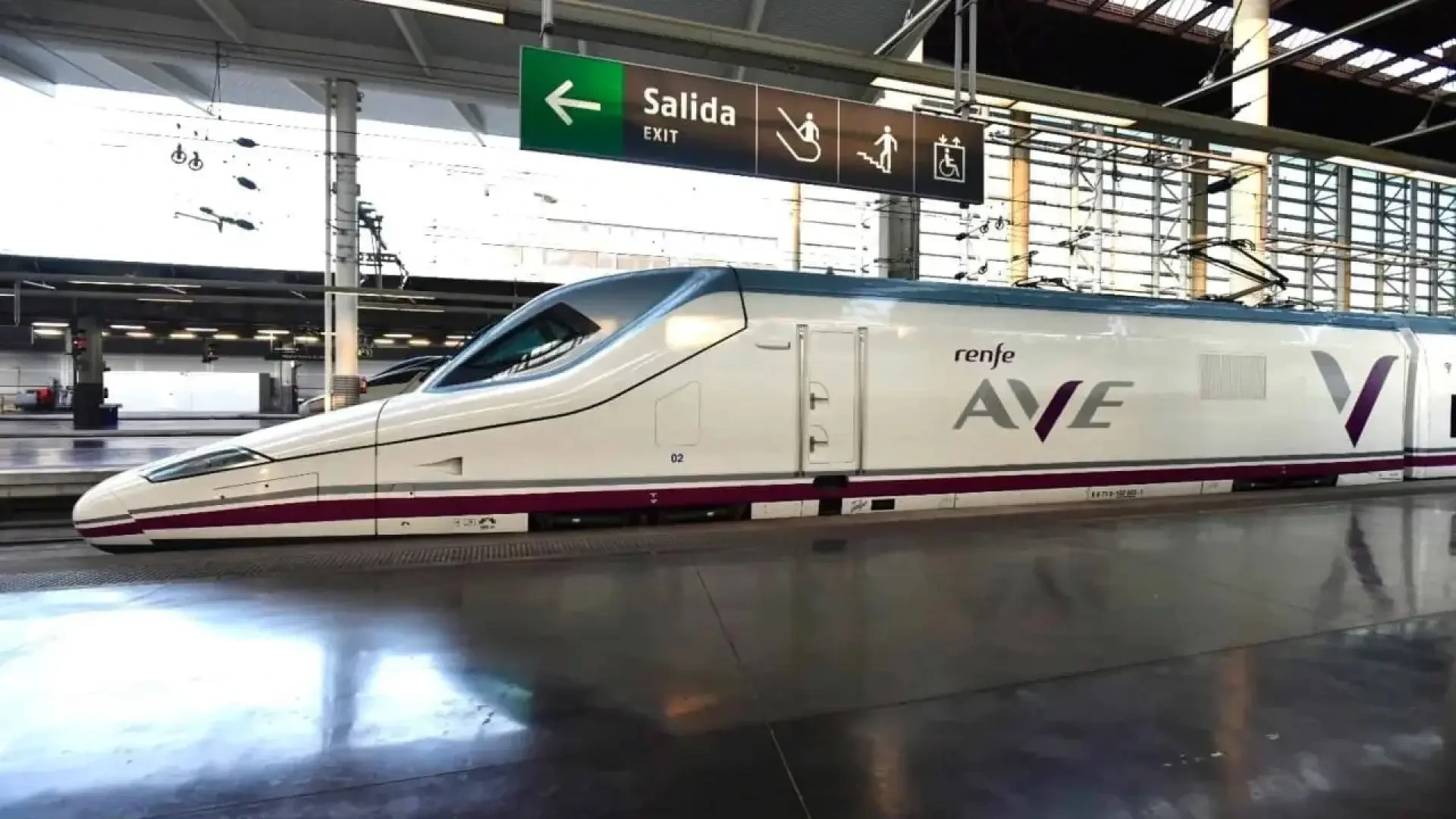 Hitachi o Siemens: Renfe prevé adjudicar el martes la compra de una treintena de nuevos AVE para la línea Madrid-Barcelona
